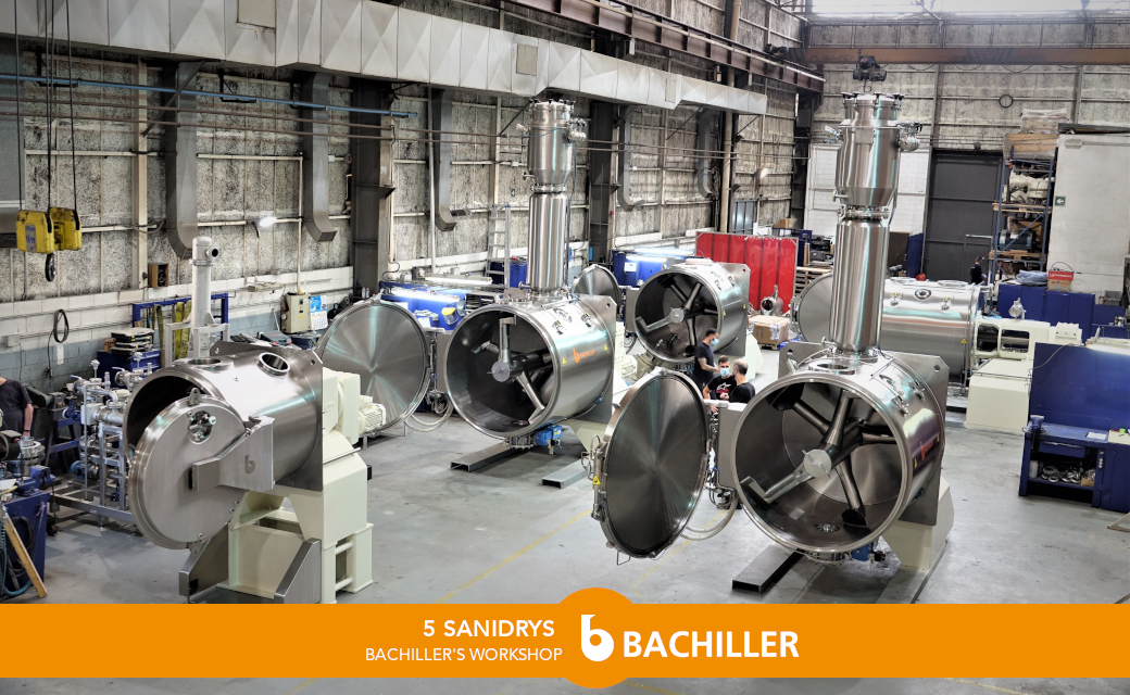Horizontal vacuum paddle dryer with a sanitary design